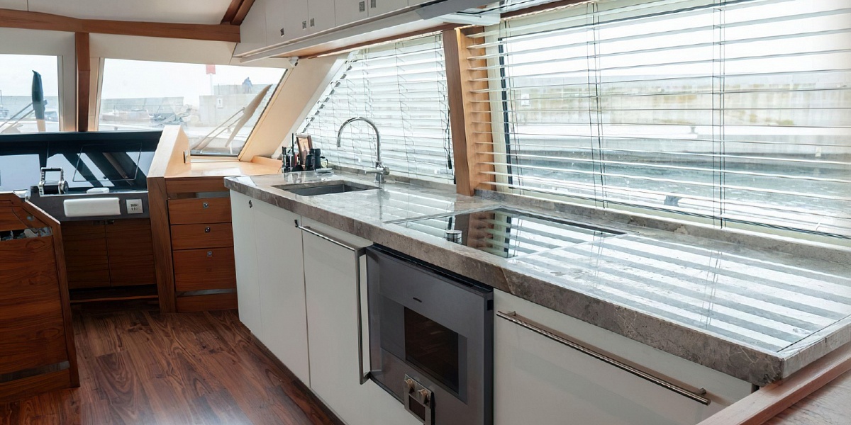 Продается моторная яхта Van Der Heijden Superior